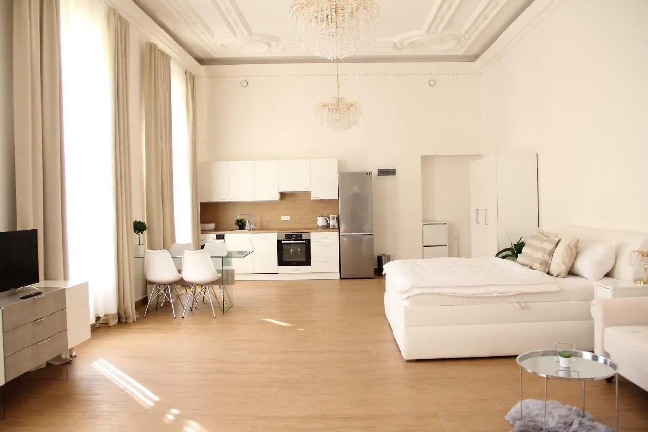 Luxury Design City Centre Apartment Brno
